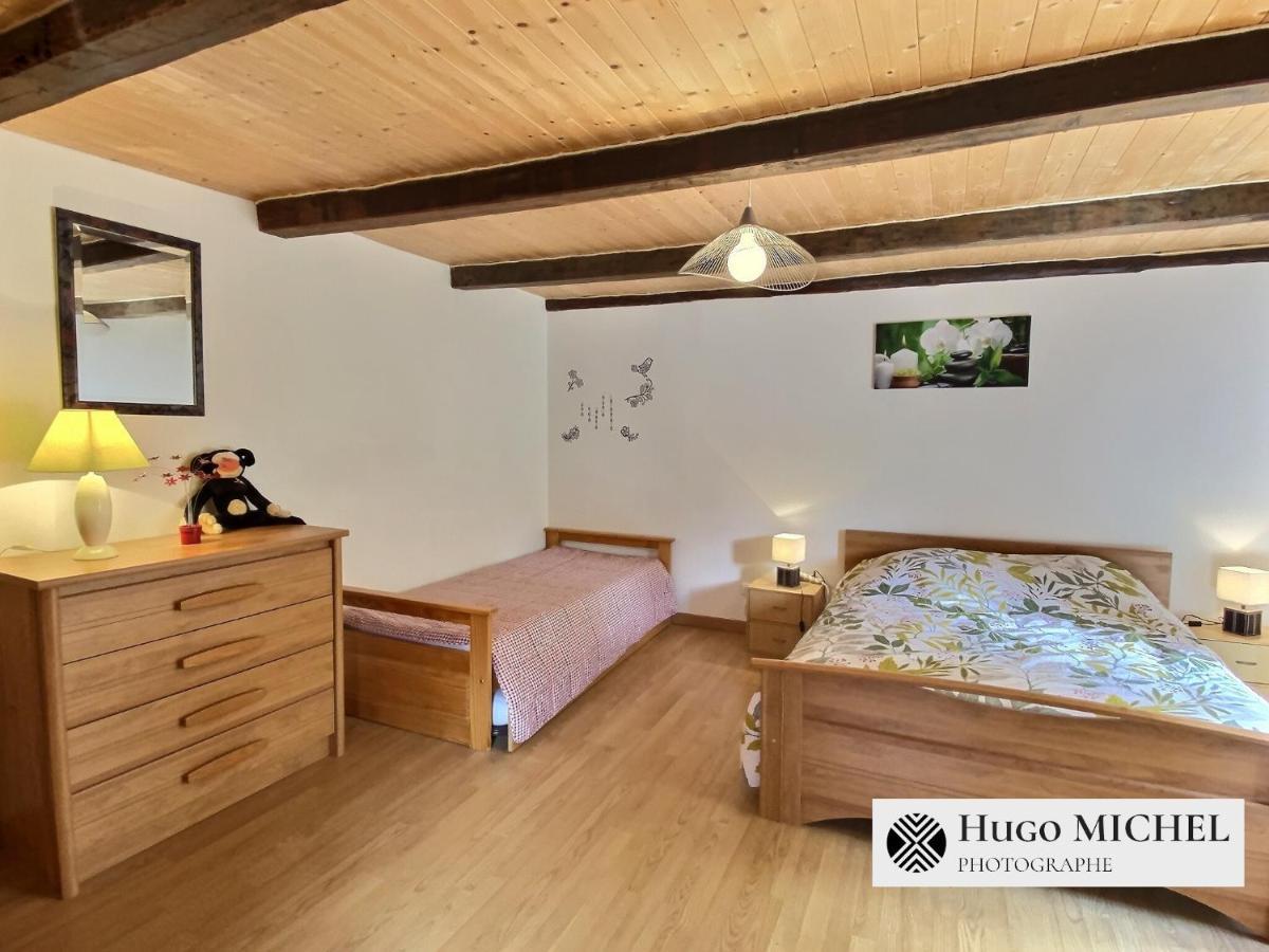 Вилла Les Volets Bleus La Chapelle-aux-Bois Экстерьер фото